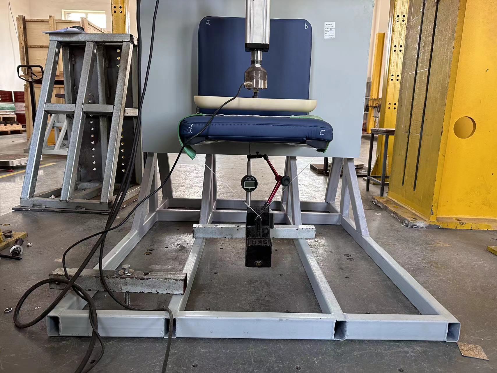 翻转座椅静载试验