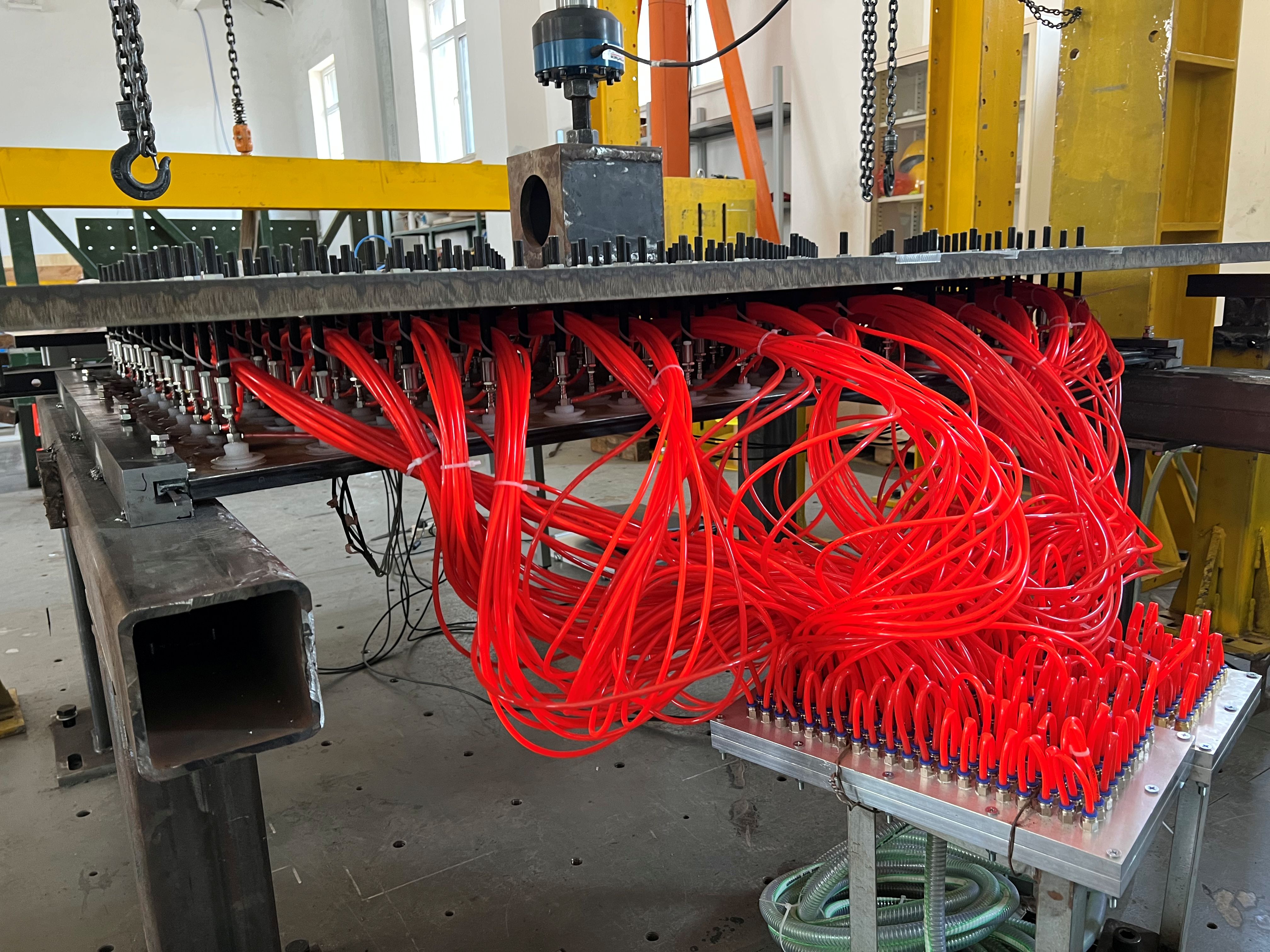 铁路设备舱底板气动疲劳试验