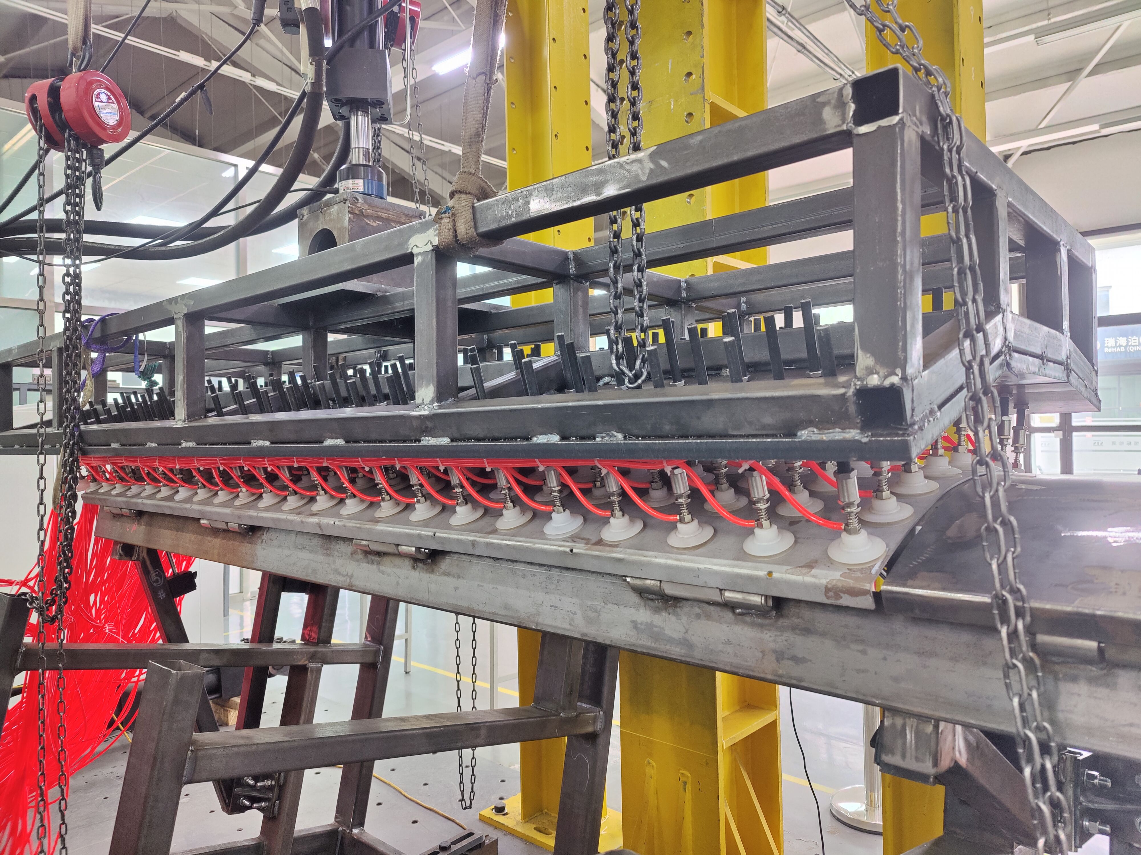 铁路设备舱裙板1000万次气动疲劳试验